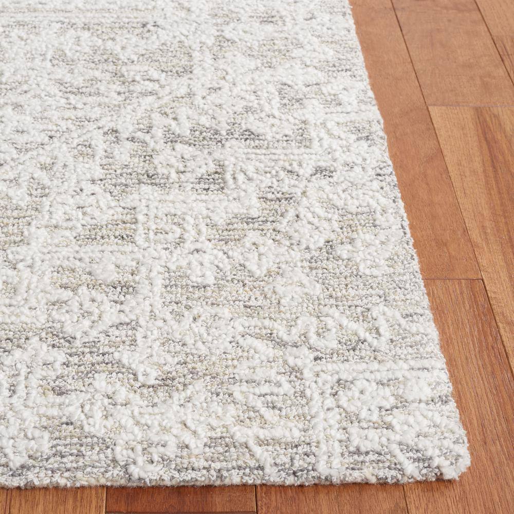 Ivory and Silver 6' x 9' Hand-Tufted Wool Area Rug