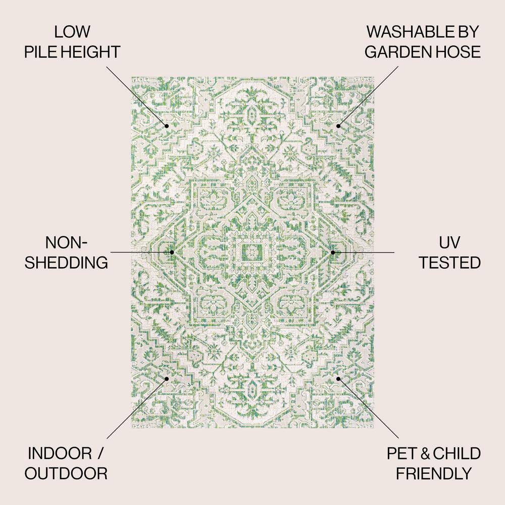 Estrella Green and Cream Synthetic Medallion 4' x 6' Area Rug