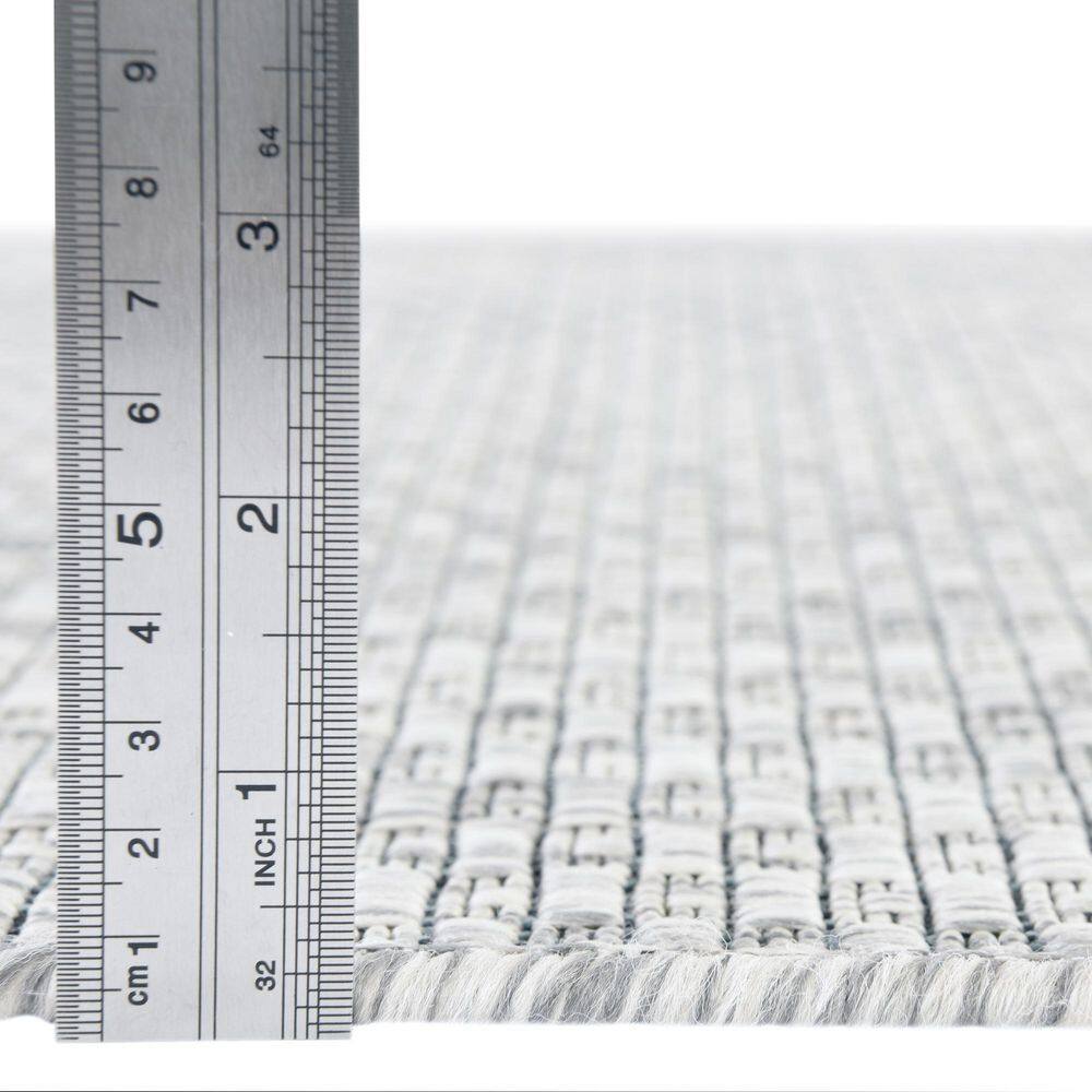 Light Gray Synthetic 5'3" x 8' Outdoor Flat-Woven Rug