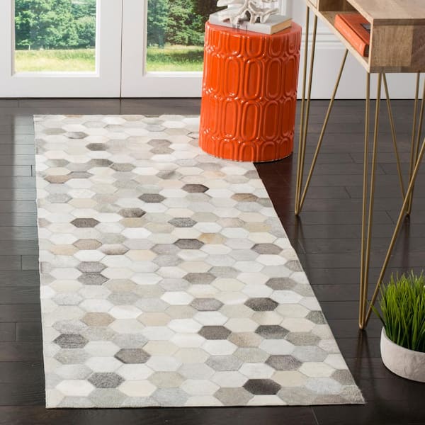 Studio Leather Ivory/Gray 2 ft. x 8 ft. Geometric Runner Rug