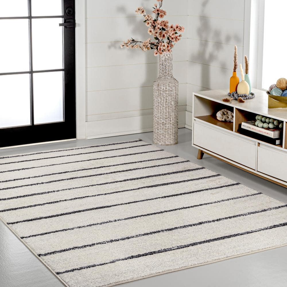 Williamsburg Cream and Black Striped 4' x 6' Synthetic Area Rug