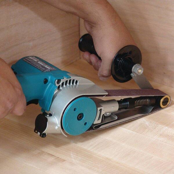 Makita 5 Amp Corded 1 1 8 in. x 21 in. Belt Sander with 1 1 8 in. x 21 in. 80 Grit Abrasive Belt 10 Pack 9031 742303 3 The Home Depot
