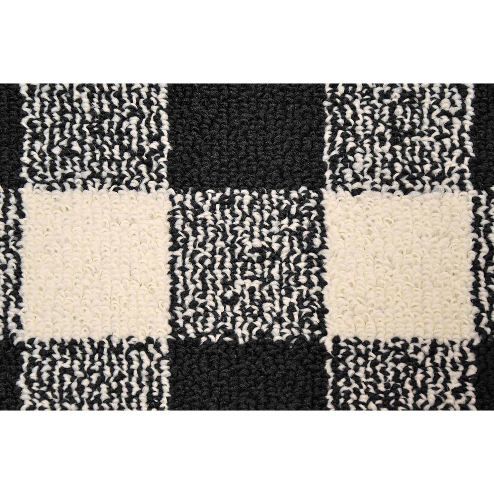 Country Living Tufted Buffalo Plaid 5' x 7' Black/Ivory Area Rug