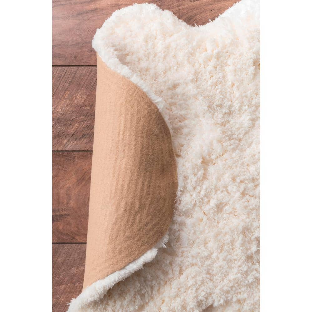 Hand-Tufted Off-White Faux Sheepskin Shag Rug