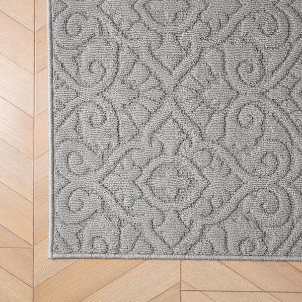 Feya Solid Light Gray 2 ft. x 5 ft. Tufted Medallion Polypropylene Runner Rug