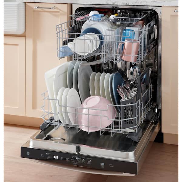 https://images.thdstatic.com/productImages/2d8e1588-444c-4dcb-a455-c625730728db/svn/white-ge-built-in-dishwashers-gdt670sgvww-4f_600.jpg
