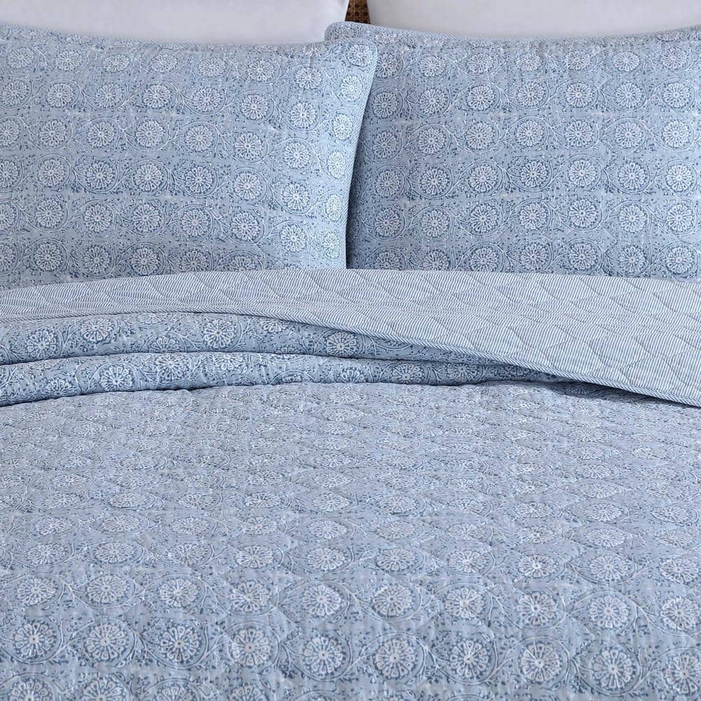 Classic Blue Cotton Reversible Twin Quilt Set with Puff Embellishment
