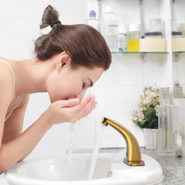Battery-Powered Commercial Touchless Single Hole Bathroom Faucet with Deck Plate in Brushed Gold