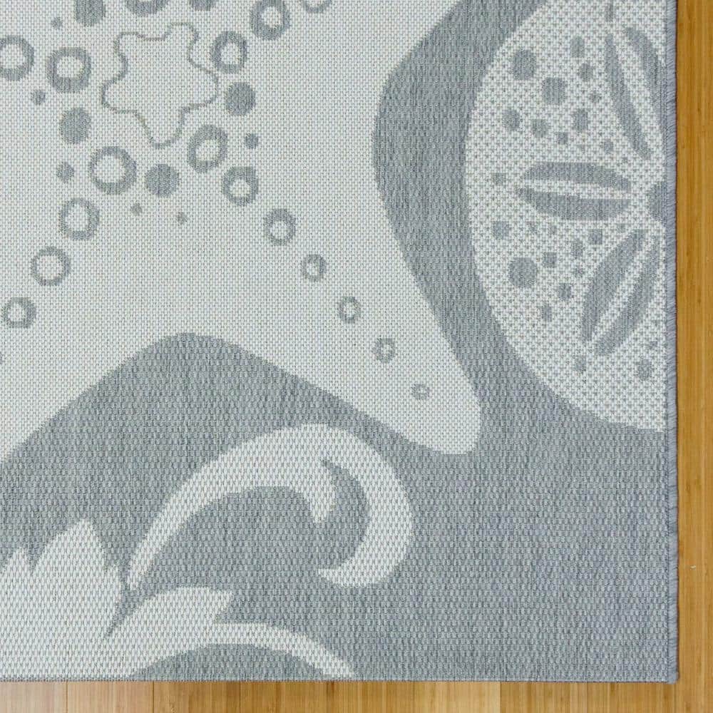 Gray Nautical Starfish and Sand Dollar 5' x 7' Indoor/Outdoor Area Rug