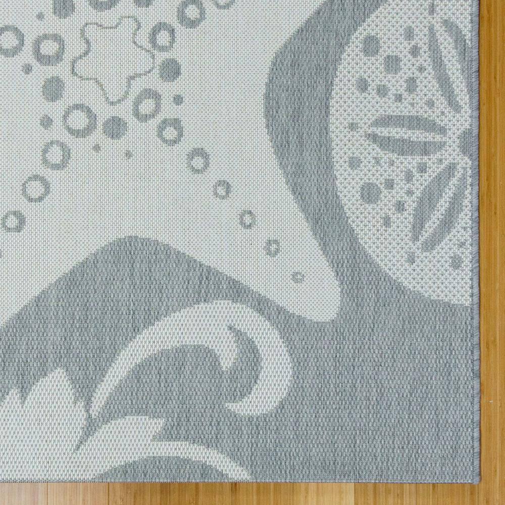 Gray Nautical Starfish and Sand Dollar 5' x 7' Indoor/Outdoor Area Rug