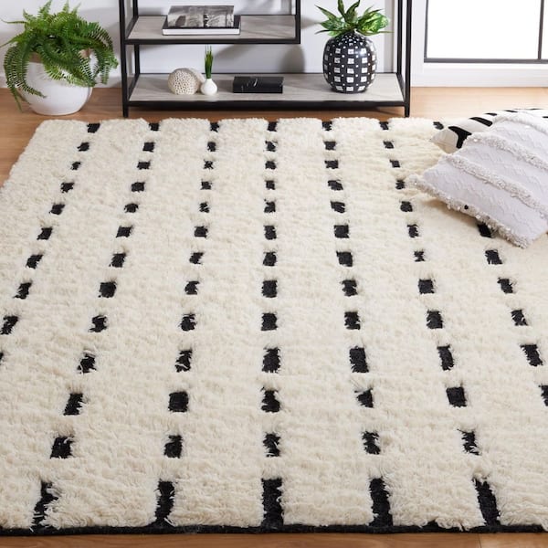 Casablanca 8 ft. x 10 ft. Black/Ivory Dash Flokati Area Rug