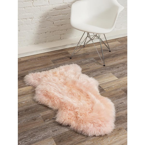 Milan Rose 2 ft. x 3 ft. Shearling Single Sheepskin Area Rug