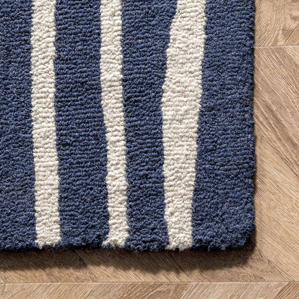 Navy and White Geometric Wool 8' x 10' Area Rug