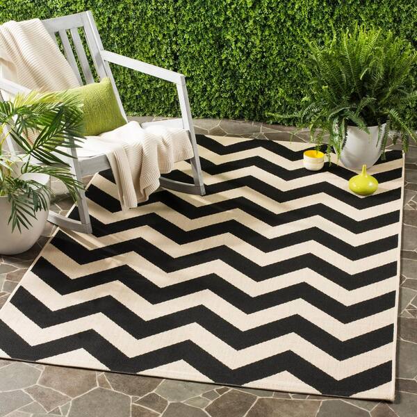 Courtyard Black/Beige 4 ft. x 4 ft. Square Geometric Indoor/Outdoor Patio  Area Rug