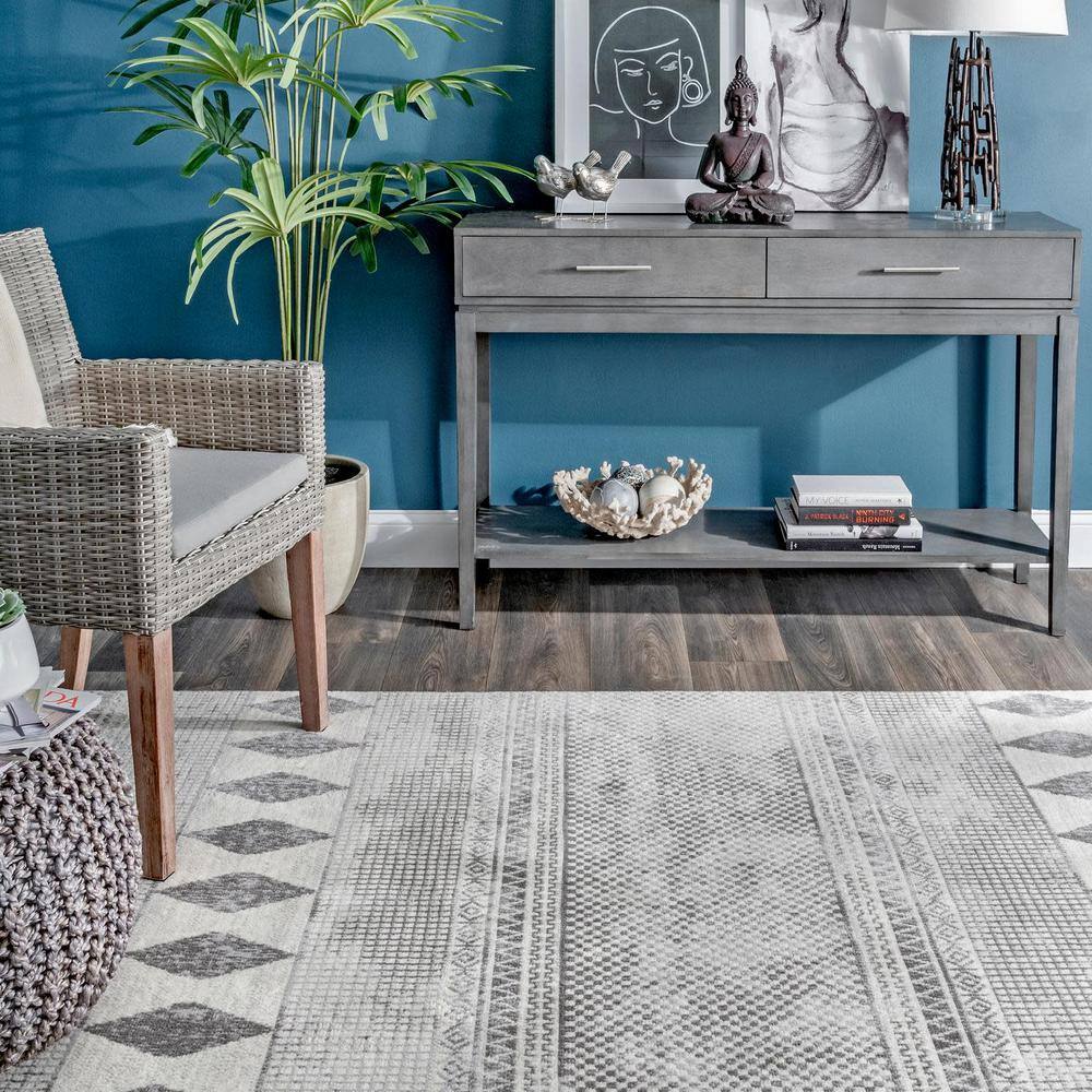 Gray Geometric Pattern Synthetic Rectangular 5' x 8' Area Rug