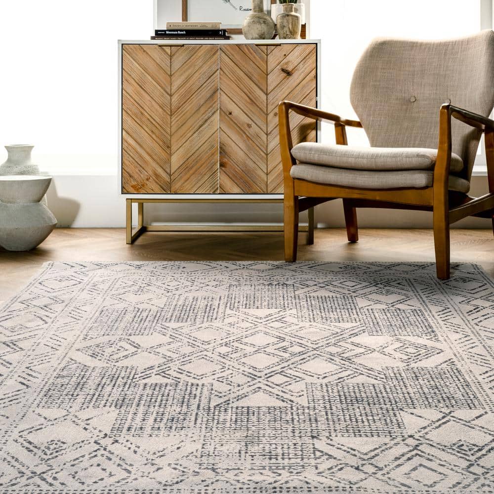 Gray and Ivory Synthetic Medallion 8' x 10' Washable Area Rug