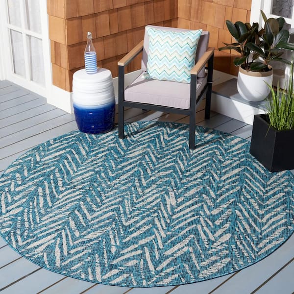 Courtyard Blue/Gray 7 ft. x 7 ft. Distressed Chevron Indoor/Outdoor Patio  Round Area Rug