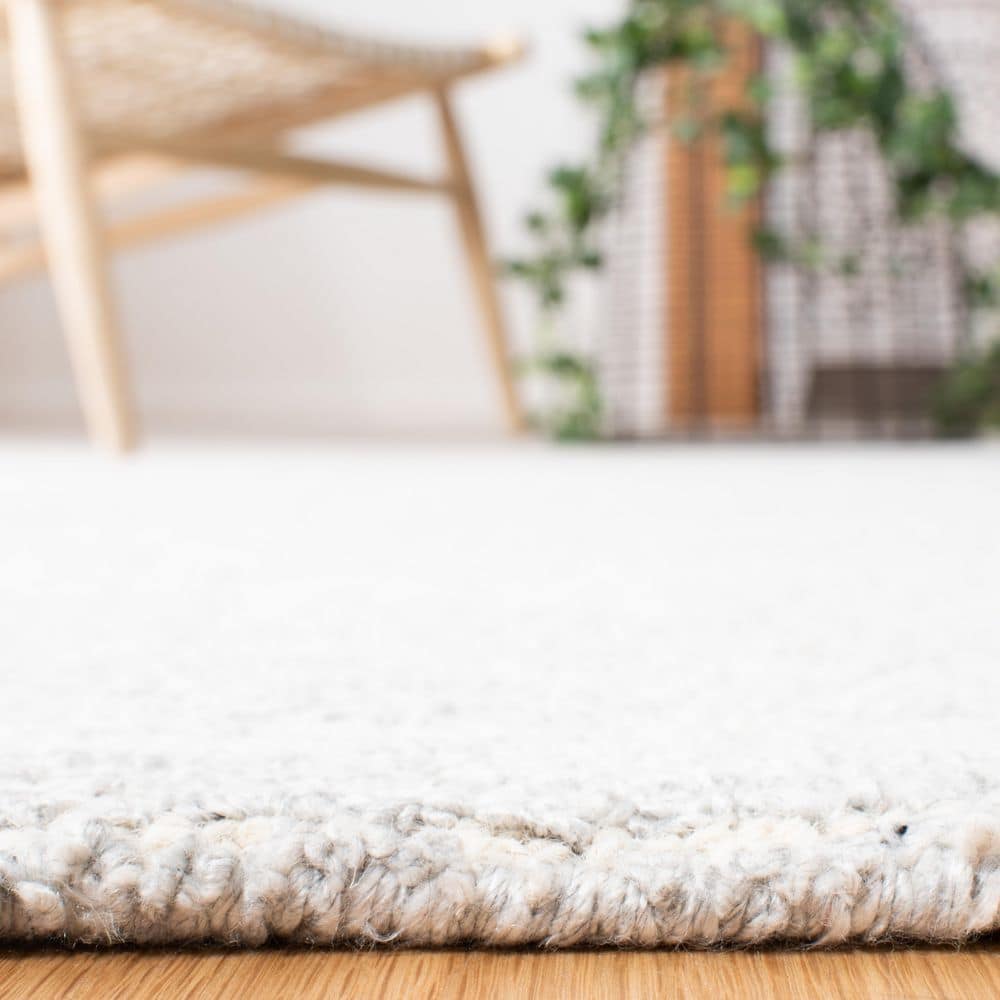 Himalaya Silver Hand Tufted Wool and Viscose Runner Rug