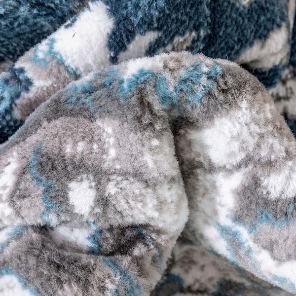 Dulcet Granada Blue 3 ft. 11 in. x 5 ft. 3 in. Transitional Oriental Medallion Pattern Area Rug