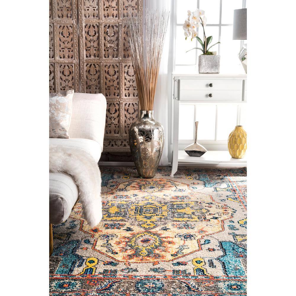 Reversible Gray Medallion 4' x 6' Easy-Care Synthetic Rug