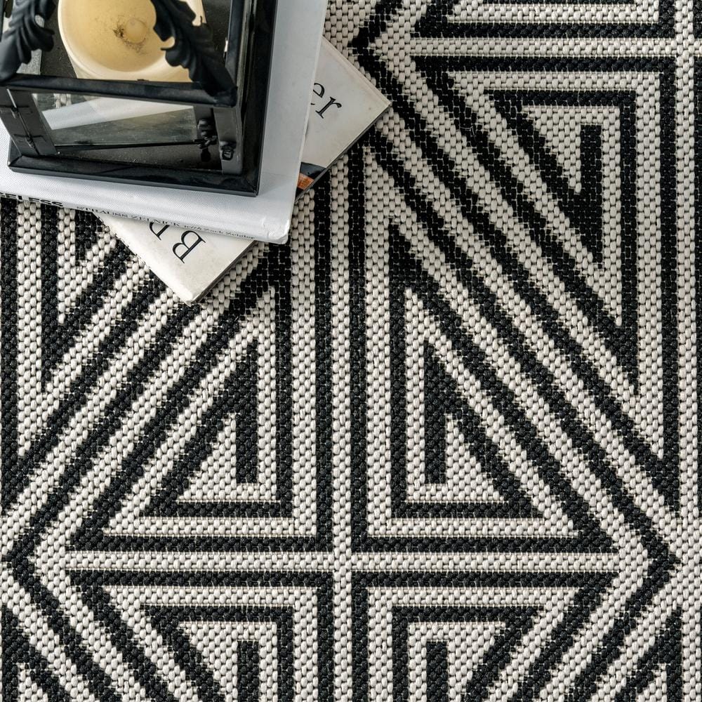 Reversible Black Synthetic 5' x 8' Indoor/Outdoor Easy Care Rug