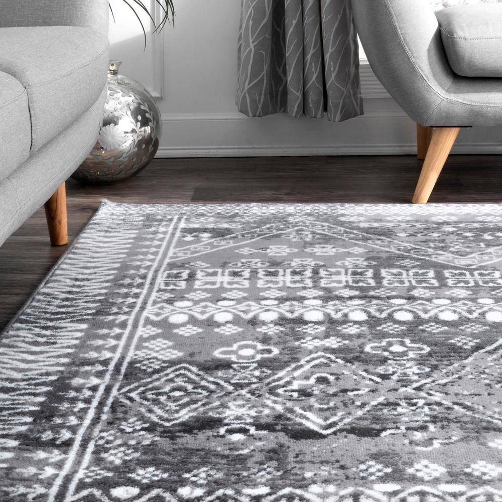 Elegant Gray Synthetic 5' x 8' Reversible Area Rug