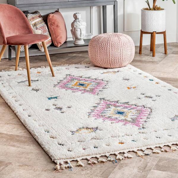 https://images.thdstatic.com/productImages/2e9aeb78-eb1f-4f01-acb1-3db84c439686/svn/white-nuloom-area-rugs-ozot01a-s606-e1_600.jpg