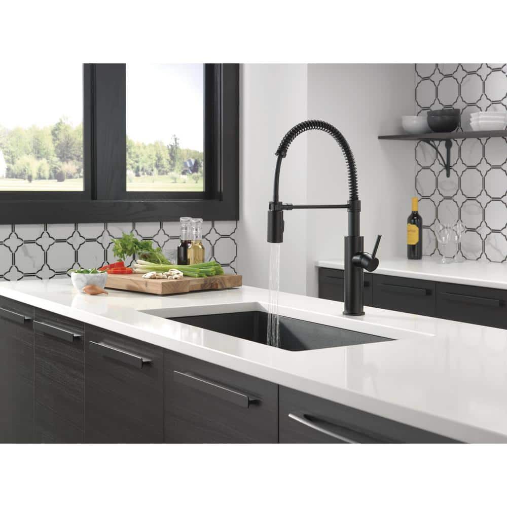 Matte Black Brass Pull-Down Kitchen Faucet with Magnetic Docking