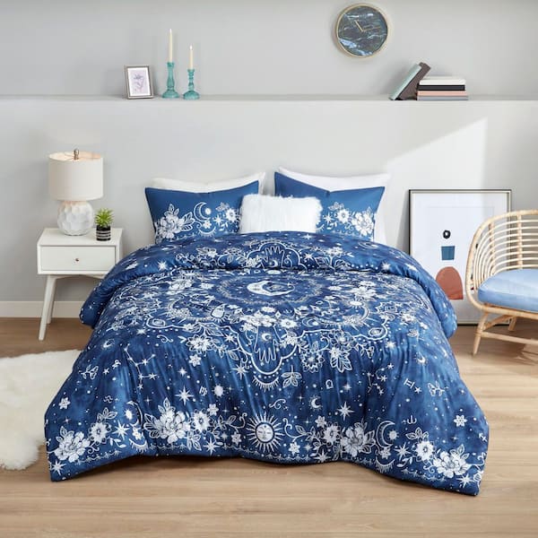 Intelligent Design Luna 4-Piece Navy Polyester Full/Queen Celestial Duvet Cover Set