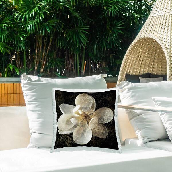 Outdoor Cushions Pioneer Woman Vintage Bloom Chair Pad Stupell