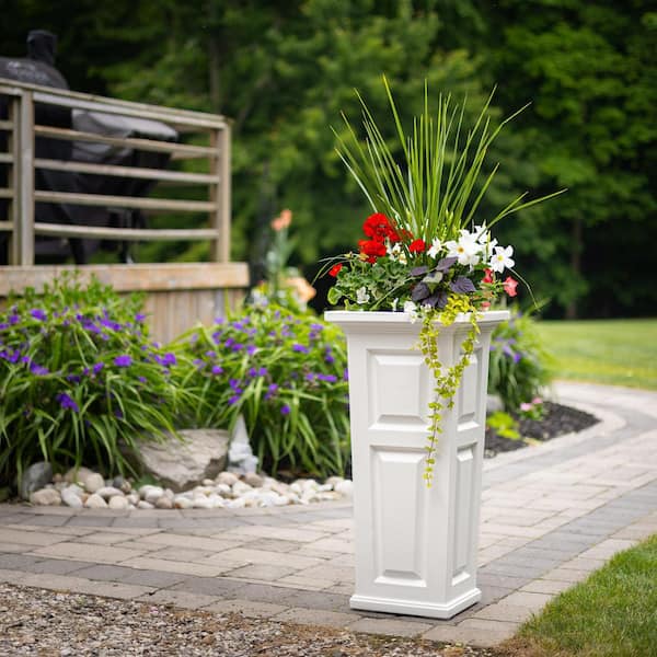 Nantucket 32 in. Tall Self-Watering White Polyethylene Planter