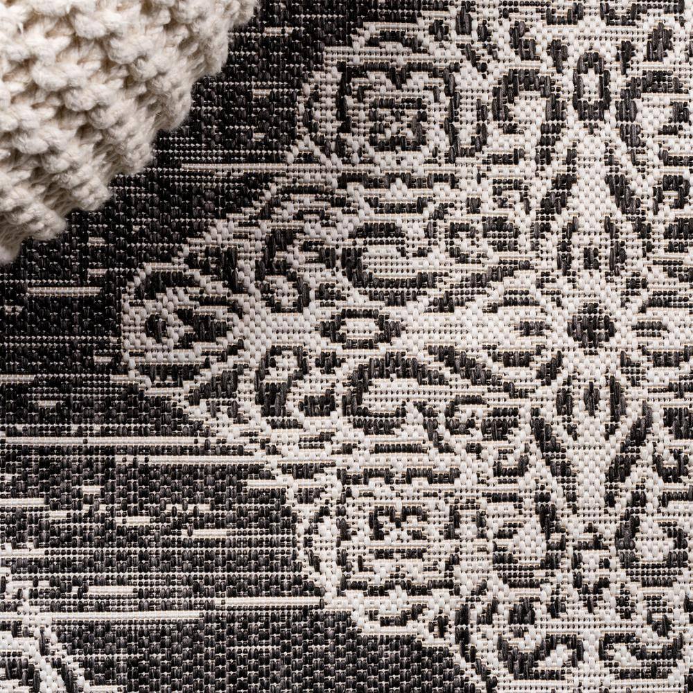 Tuscany Vintage Medallion Black/Ivory Synthetic Area Rug