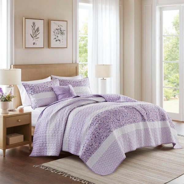 90 x 96 in. 4-Piece Full/Queen Seersucker Bedding Set, Quilt Set with Throw Pillow & 2 Shams, Floral Print