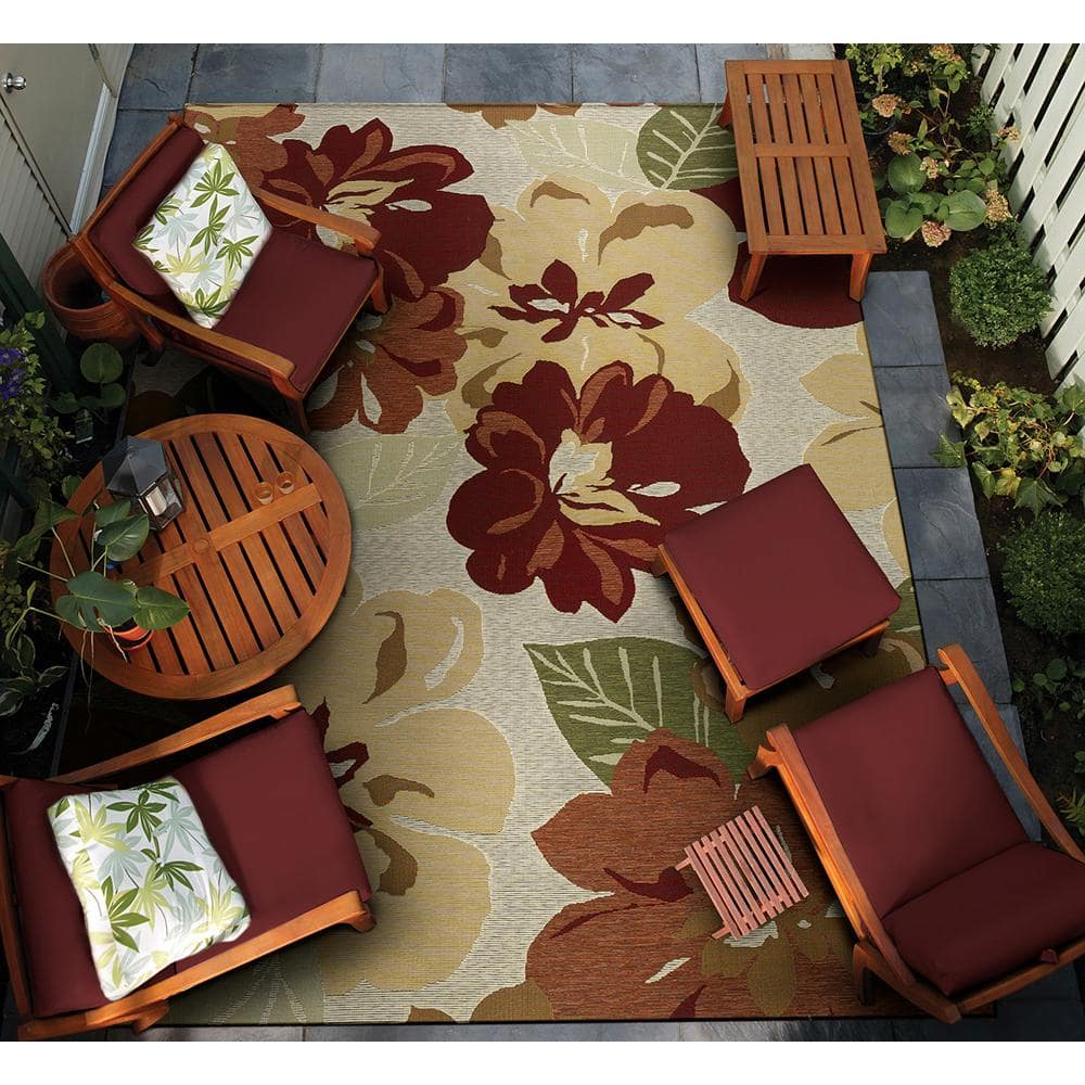 Couristan Dolce Novella Gray Floral Synthetic Area Rug, 2'3" x 3'11"