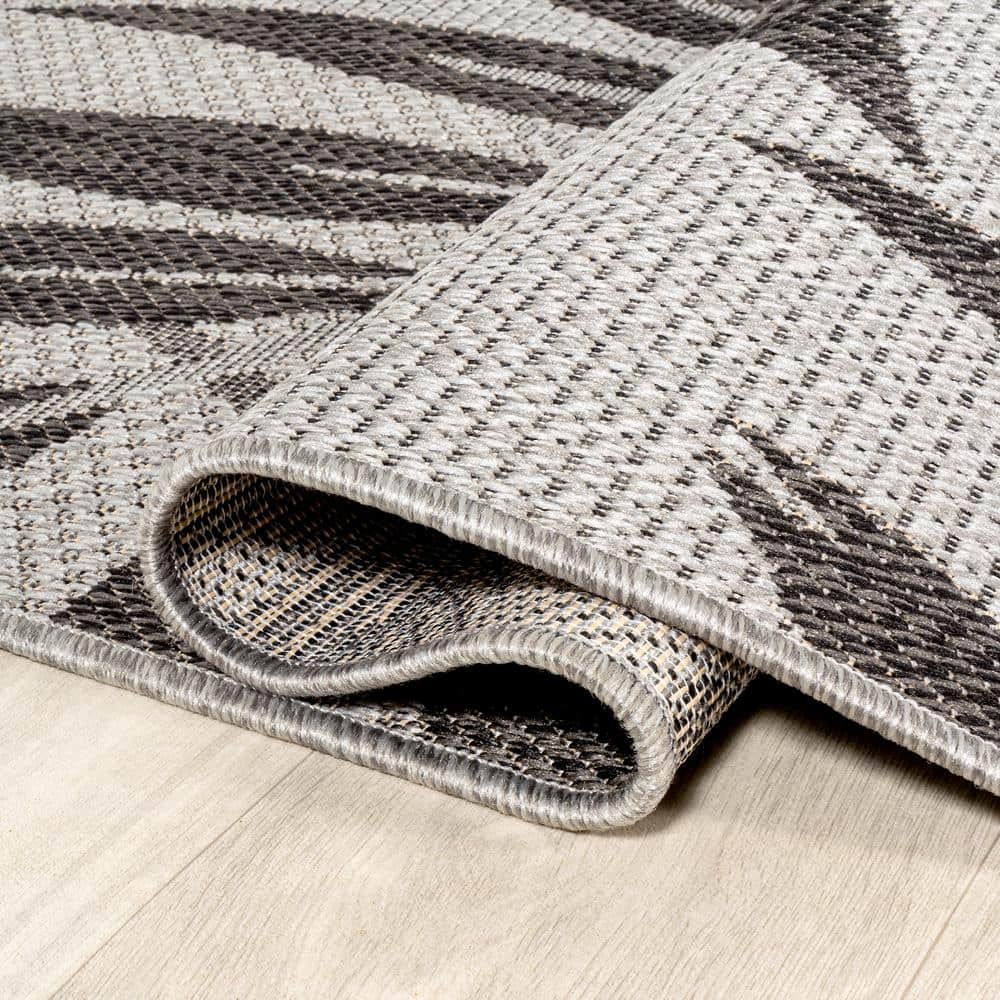 Gray/Black Floral Synthetic Reversible Rectangular Area Rug 5x8 Feet