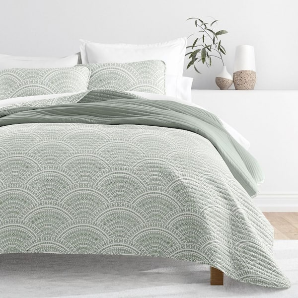 All Season 3-Pcs Scallop Reversible Microfiber Quilt Set with Shams