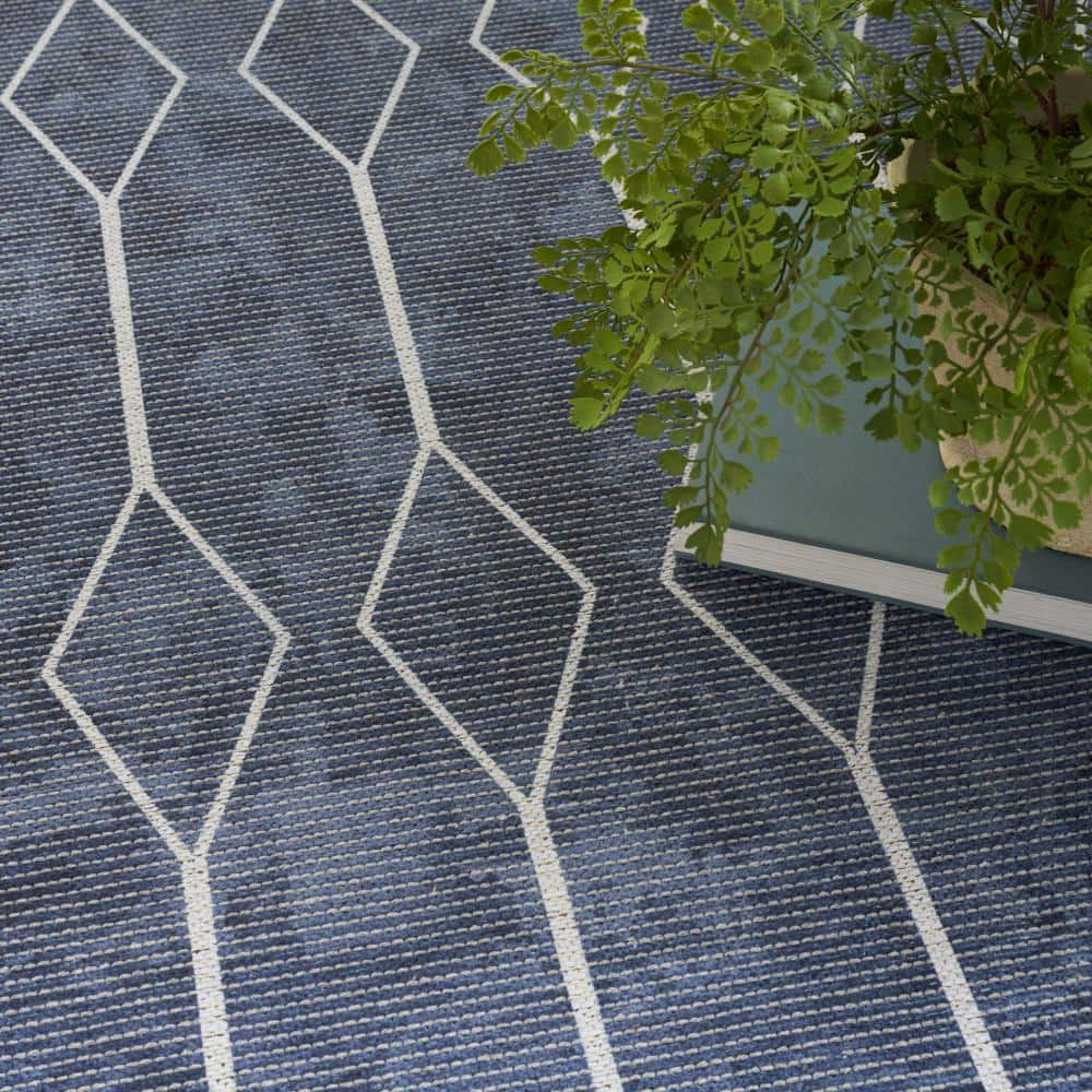 Vintage-Inspired Geometric Navy 6' x 9' Easy-Care Area Rug