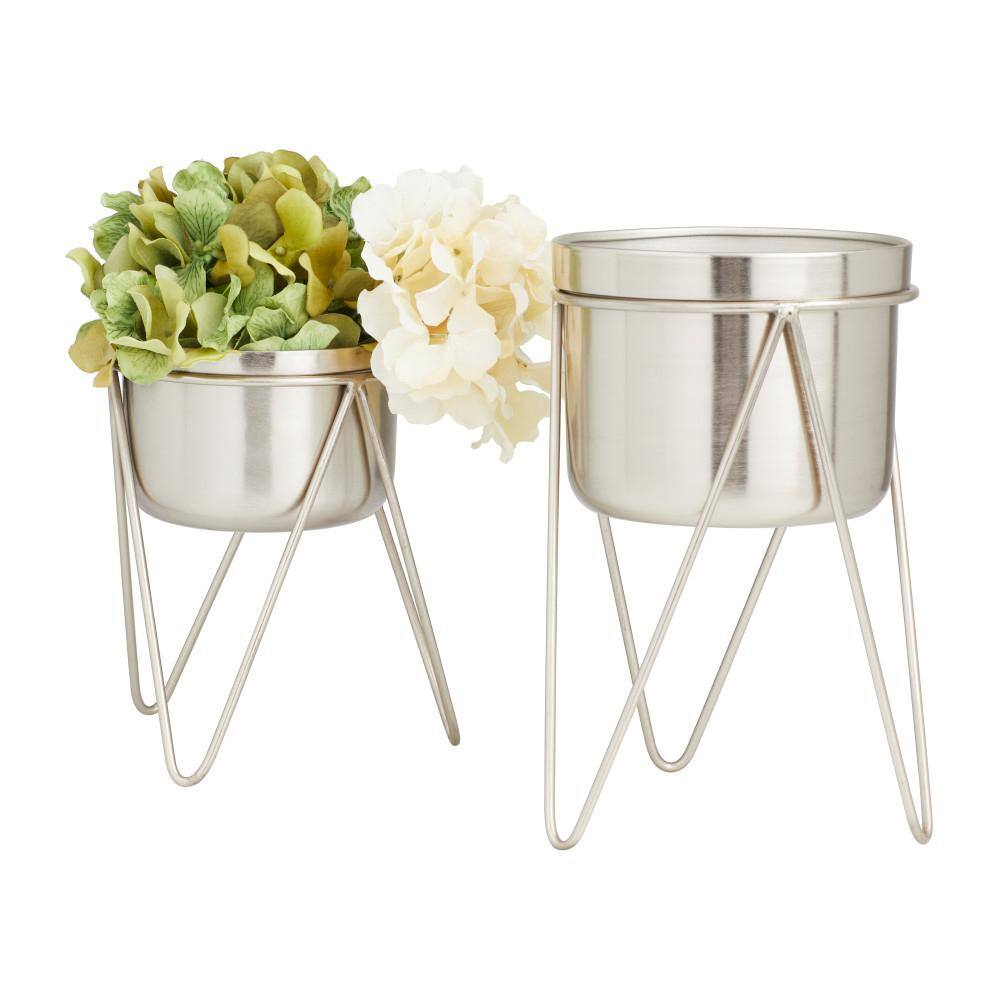 CosmoLiving Modern Silver Metal Planter Set of 2