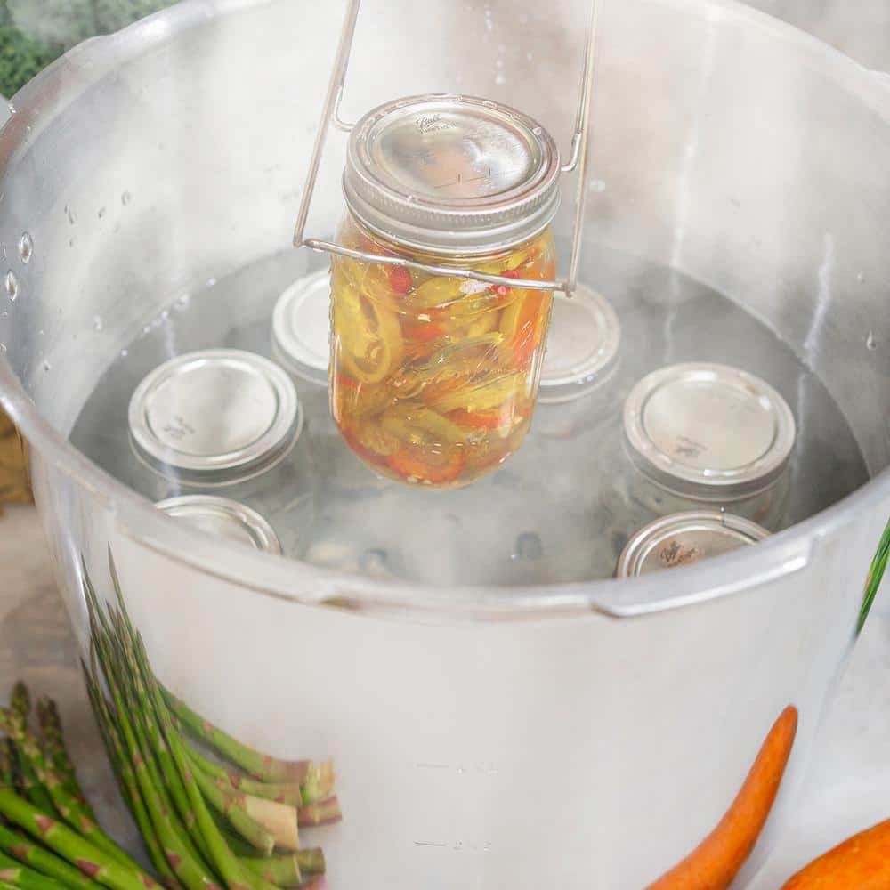 22 Qt. Silver Aluminum Pressure Cooker with Built-in Dial Gauge