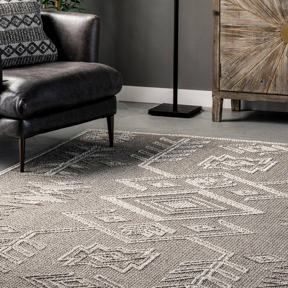 Cozy Haven Textured Southwestern 5'3" x 7'6" Synthetic Area Rug in Gray