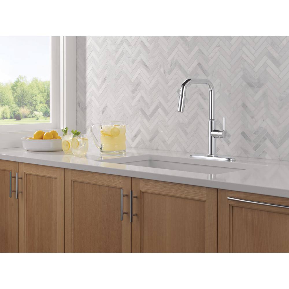 Chrome Single Handle Pull-Down Kitchen Faucet with Magnetic Docking
