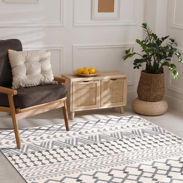 https://images.thdstatic.com/productImages/30156d02-f2f2-4aea-ab78-27df0683c1fc/svn/grey-cream-camilson-area-rugs-cry1001-gry-3x5-hd-4f_600.jpg