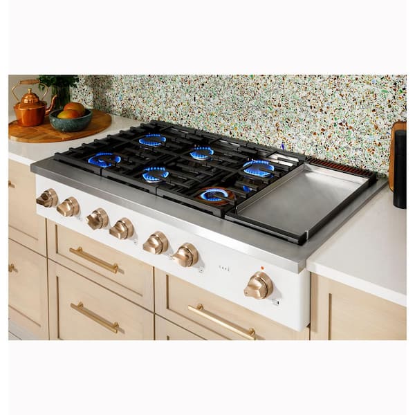 https://images.thdstatic.com/productImages/303a7561-a6cd-4f91-bacd-78bf34fe26ac/svn/matte-black-cafe-gas-cooktops-cgu486p3td1-31_600.jpg