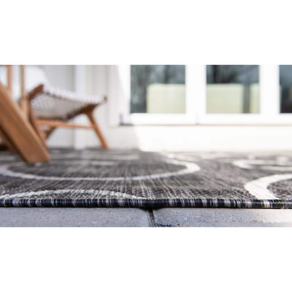 Charcoal Gray Round Stain-Resistant Outdoor Rug