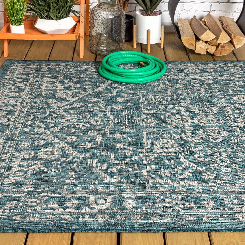 Teal and Gray Bohemian Medallion Indoor/Outdoor Area Rug, 3 x 5