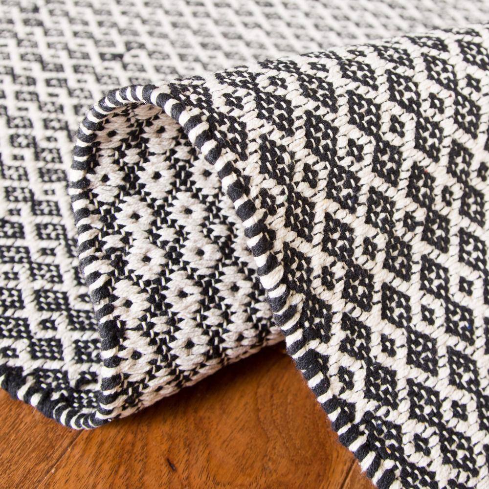Coastal Charm Ivory & Black Handwoven Cotton Rug - 27" x 16"