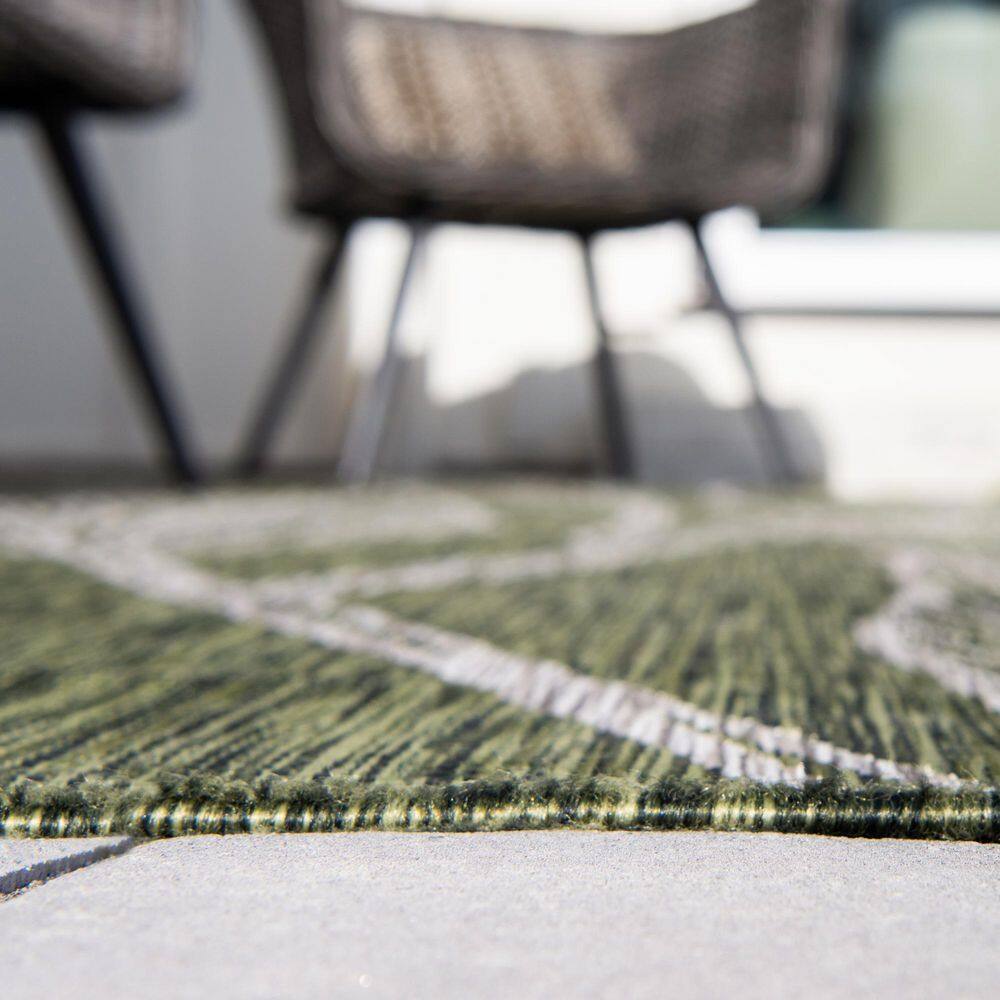 Botanical Green and Ivory Synthetic Outdoor Area Rug, 7' x 10'