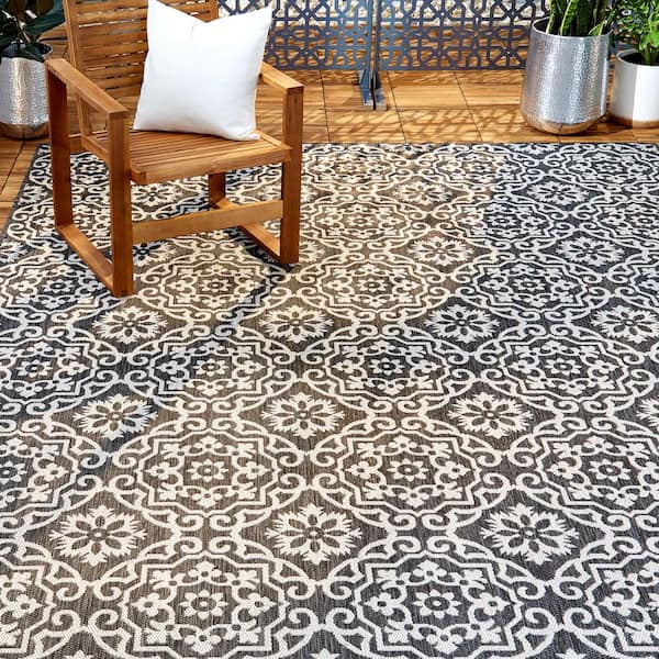 Patio Country Danica Black/Grey 2 ft. x 3 ft. Geometric Indoor/Outdoor Area Rug