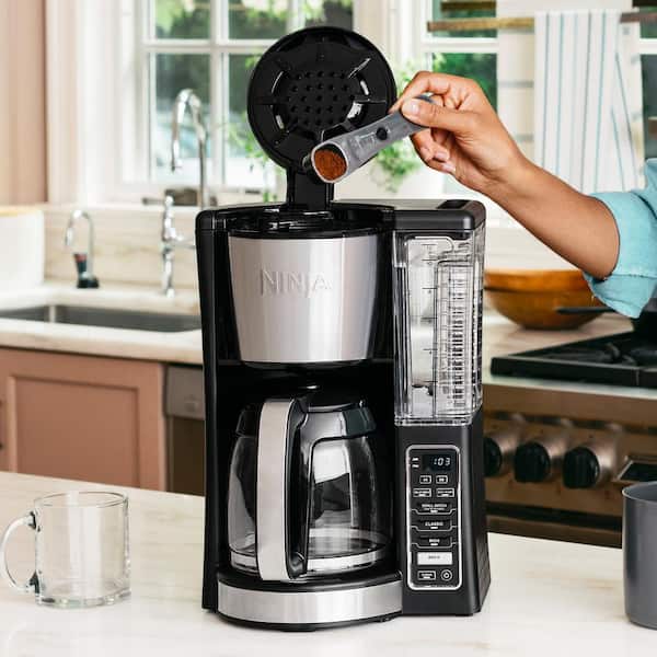 https://images.thdstatic.com/productImages/308505b1-1fa5-4848-a690-a3ab4796fb10/svn/black-stainless-steel-ninja-drip-coffee-makers-ce201-c3_600.jpg