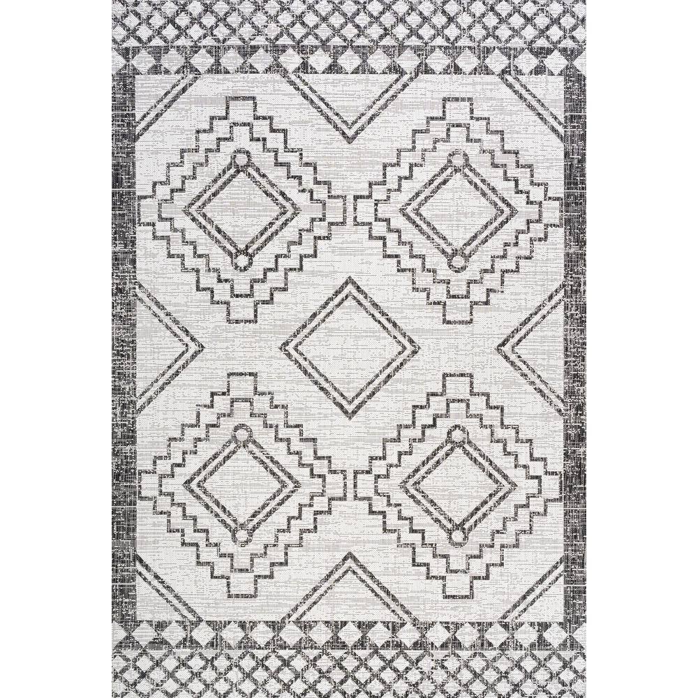 Ivory and Black Diamond Medallion Indoor/Outdoor Rug